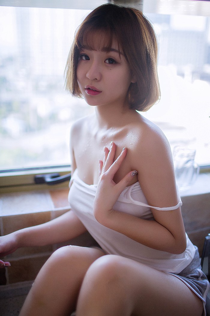 巨乳萝莉千美奈性感居家撩人心弦