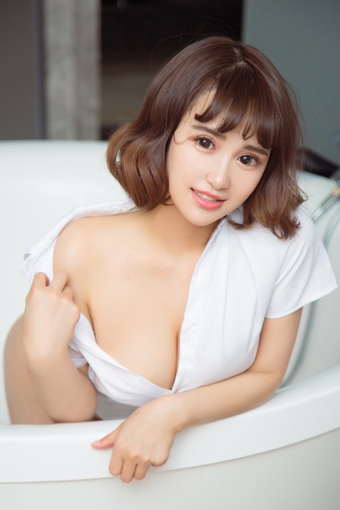 童颜巨乳李焱魔鬼身材让人流鼻血