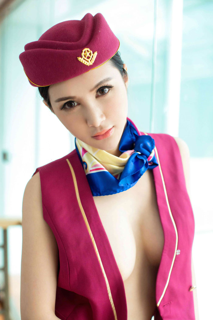 极品空姐顾欣怡红色制服私房写真