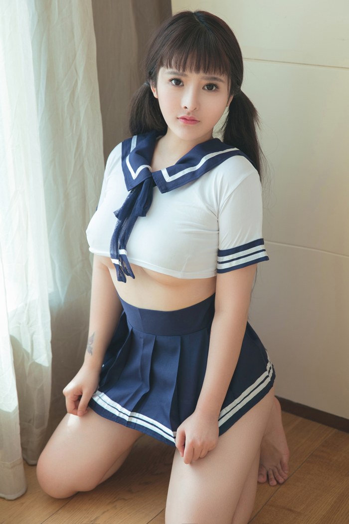 宅男女神杨漫妮制服秀丰乳肥臀看点足