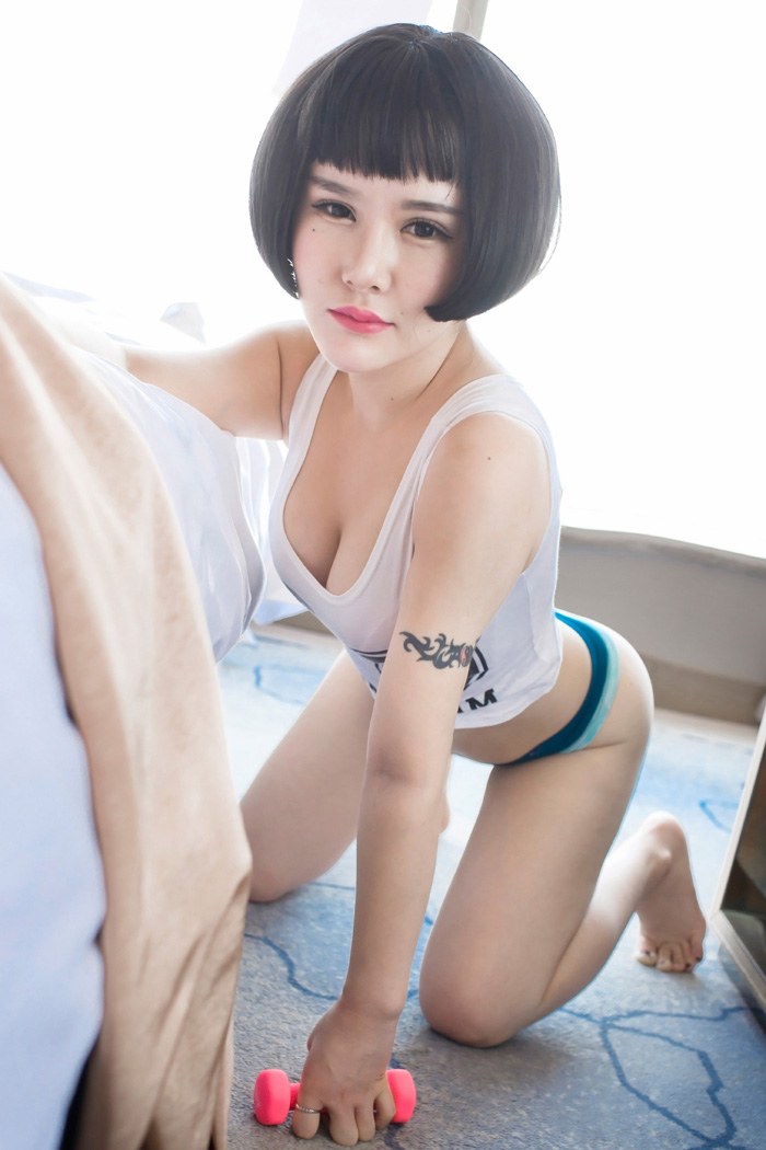 可爱妹子佑熙开胸泳衣秀浑圆美乳